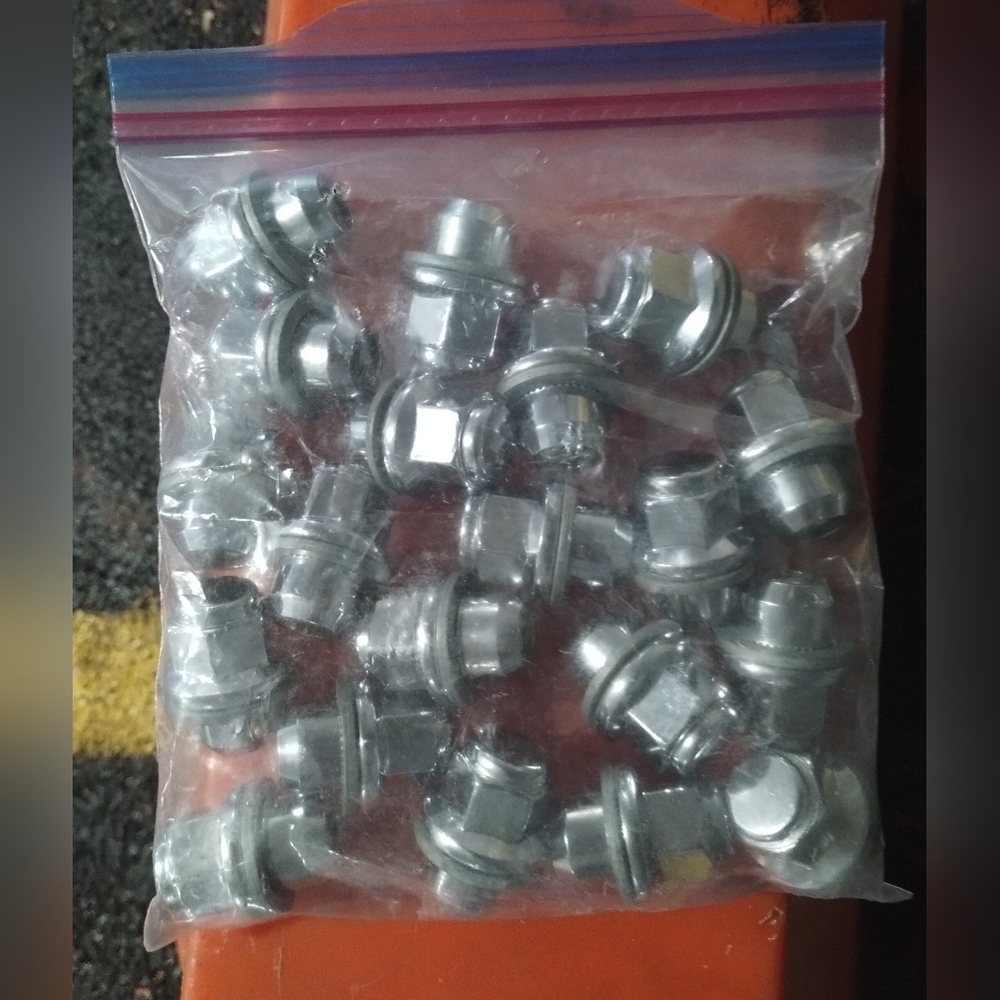 Infiniti/Nissan OEM Lug Nut Set